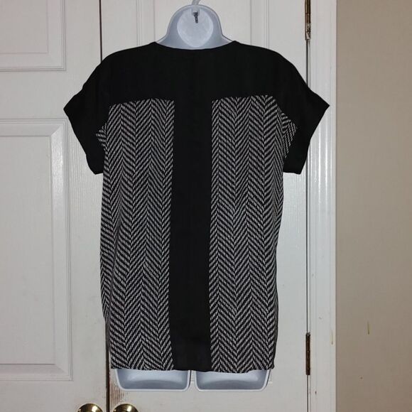 Michaels Michael Kors Black & White Chevron Blouse sz XS NWOT - Picture 3 of 4